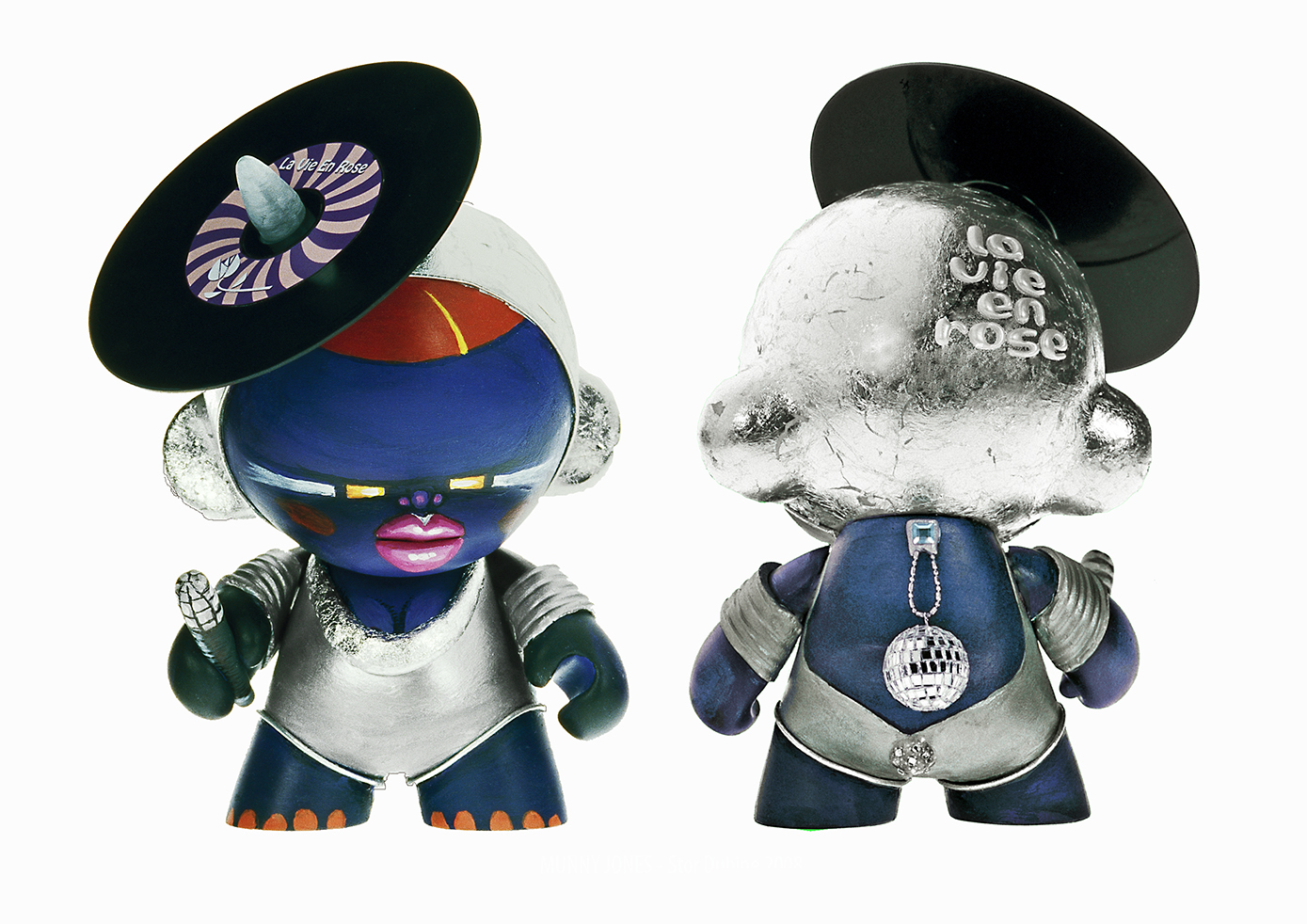 18 x 13 cm vinyl figure, modelling clay, acrylic, silver plate, silver thread, mini CD, mini disco ball. #GraceJones #popart #stordubine