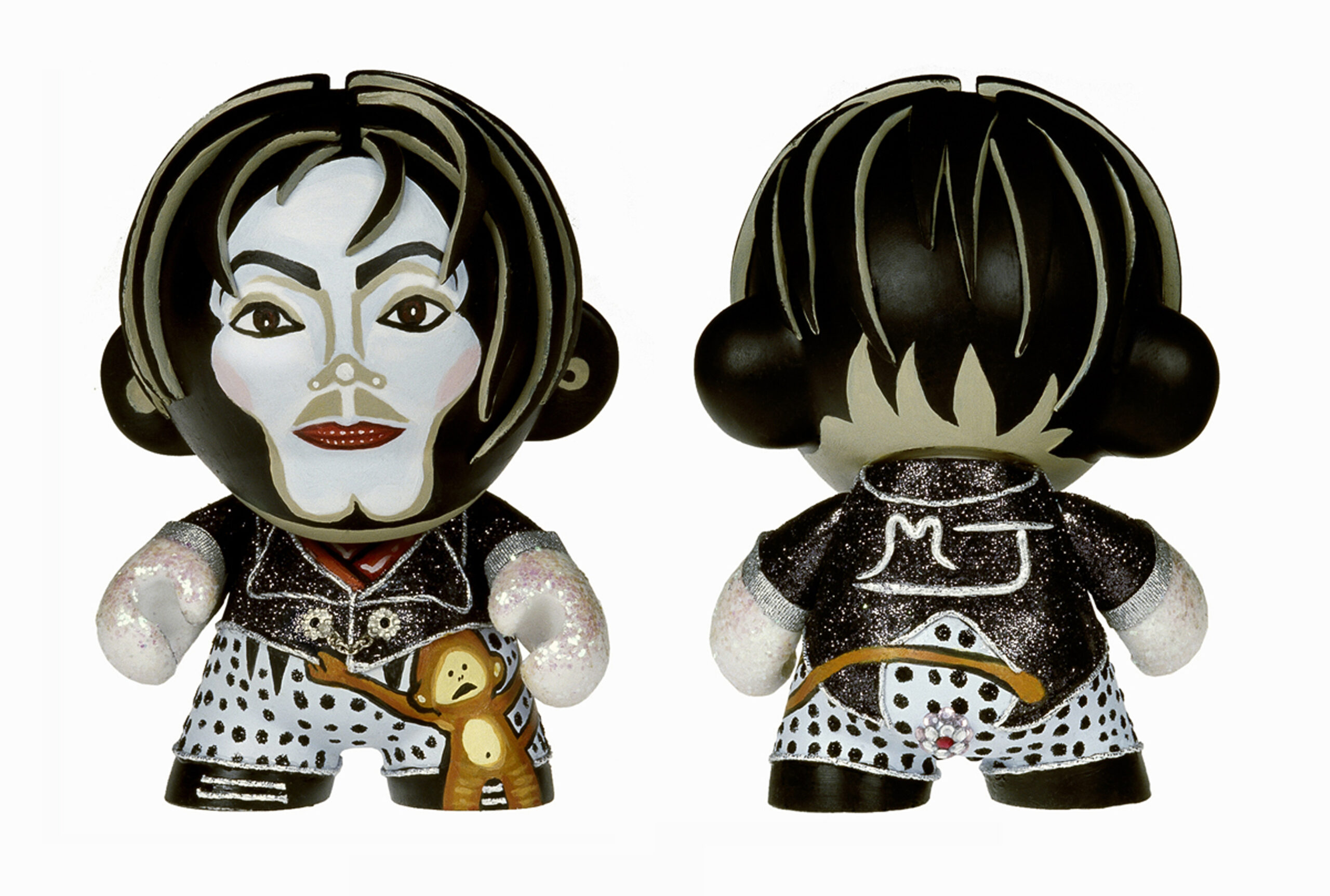 18 x 13 cm vinyl figure, modeling clay, acrylic, silver thread, glitter, silver button, small beads, papier-mâché wood. #michaeljackson #popart #stordubine