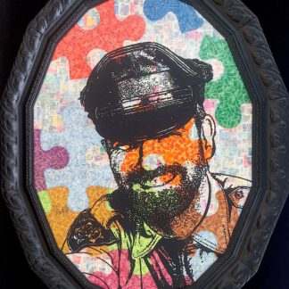 Mann, Man, Muir Cap, Lederhemd, Leather Shirt, Leder, Black Leather, Schwarzes Leder, Krawatte, Tie, smiling, Lächeln, Bart, Beard